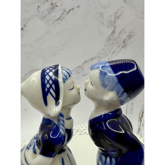 Delft Blue 5" Figurine Boy & Girl Kissing Made In Holland Hand Painted 755 - Picture 7 of 9